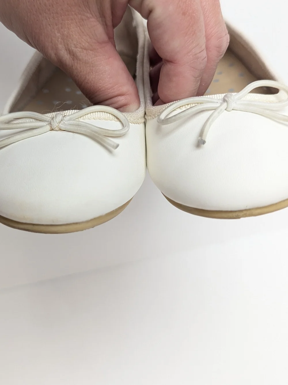 Cat & Jack Girls White Ballet Flats with Bow Accent 13